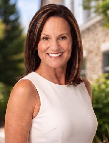 Lori Ellis Professional Headshot