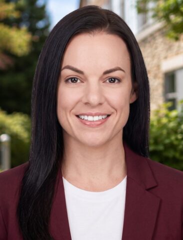 Nichole Eakins Professional Headshot